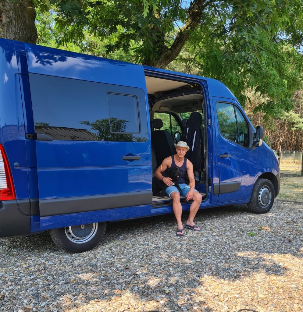 Ronijscoman vinden van een tweedhands bus voor camper