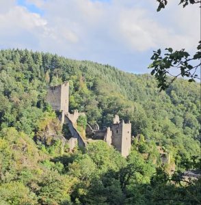 Klettersteig Manderscheid met uizicht op de kastelen