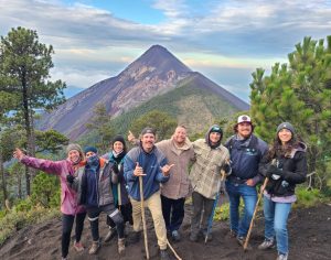 Samen beklimmen we de Volcano Acatenango