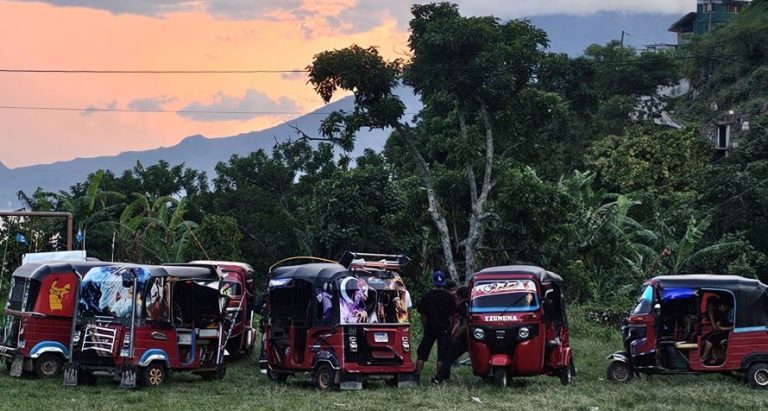 Transport Guatemala TukTuk-Atitlan.jpg